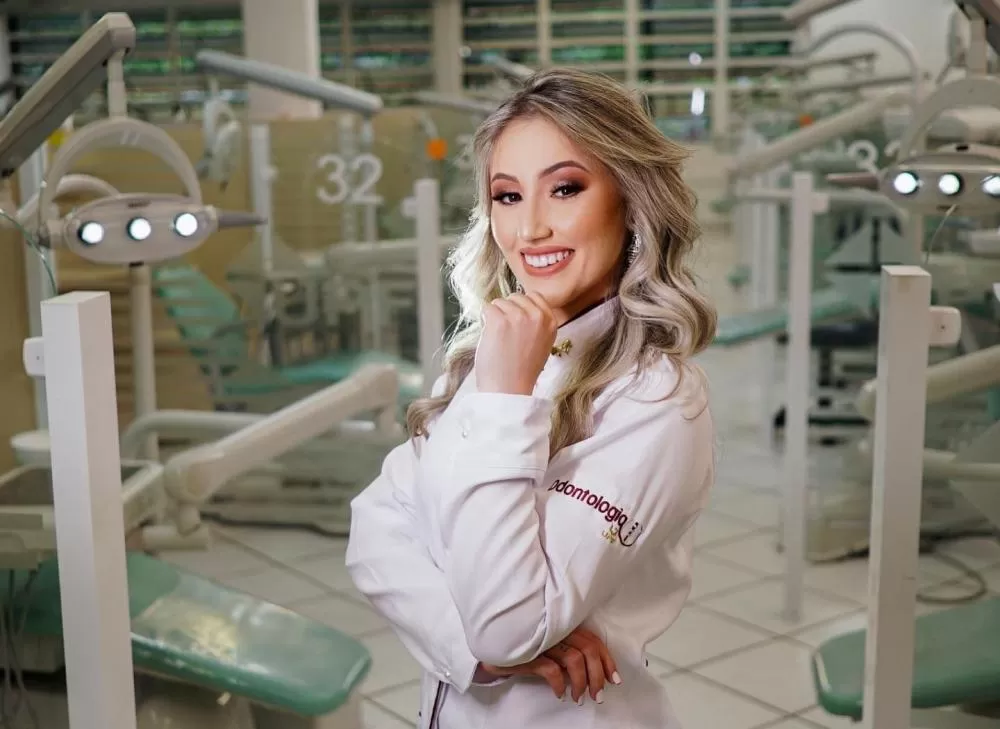 Yonara Unser  Cirurgiã-Dentista | Especialista em Dentística e Prótese | CRO: 30.189 