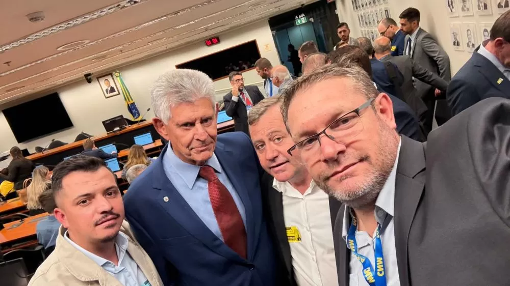 Vereador de Sagrada Família Alex Tasso, deputado federal Afonso Motta, prefeito de Sagrada Família Mauro Galatto, e o prefeito Rafael Fumagalli. 