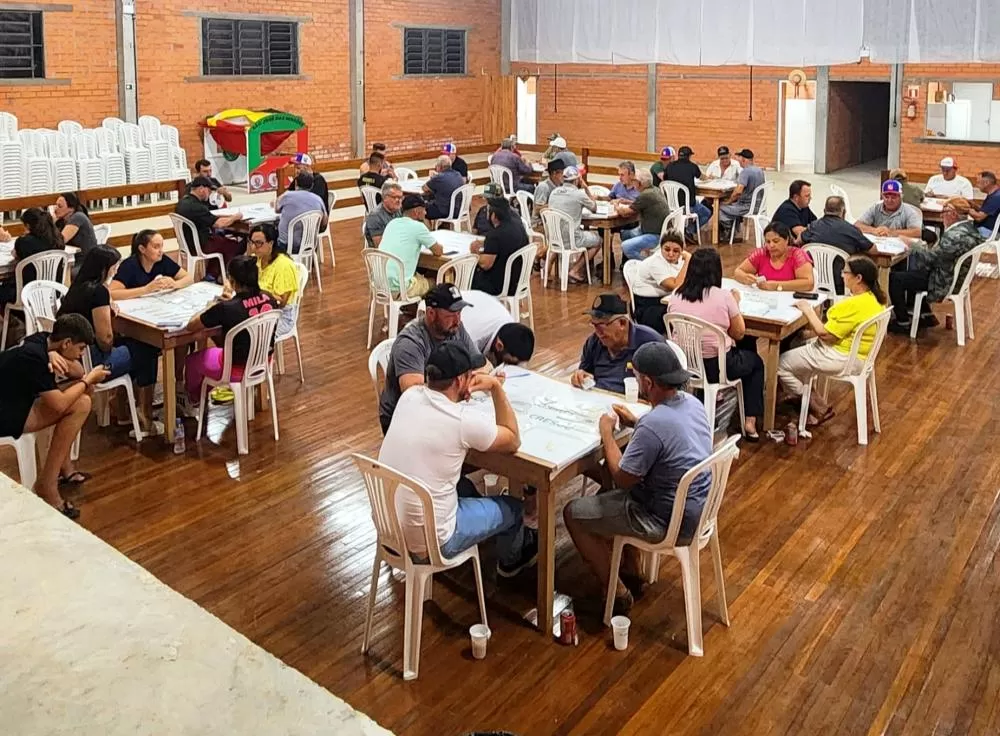 Teve início o 3º Campeonato Municipal de Canastra em São José das Missões