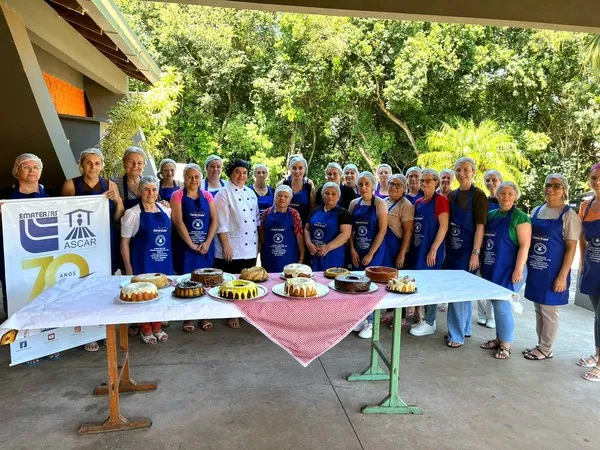 Oficina de culinária incentiva geração de renda entre mulheres em Pinhal