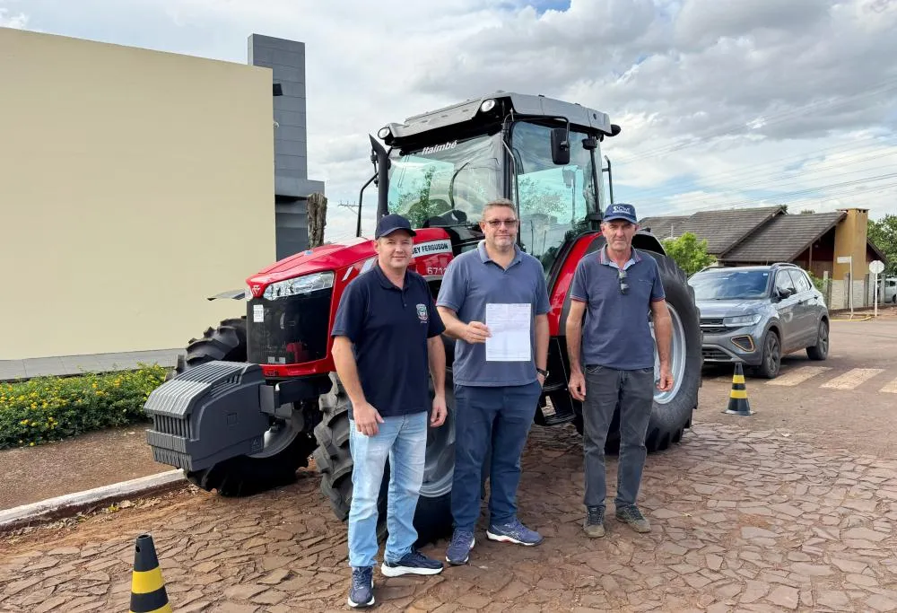 São Pedro das Missões recebe novo trator para reforçar serviços da agricultura