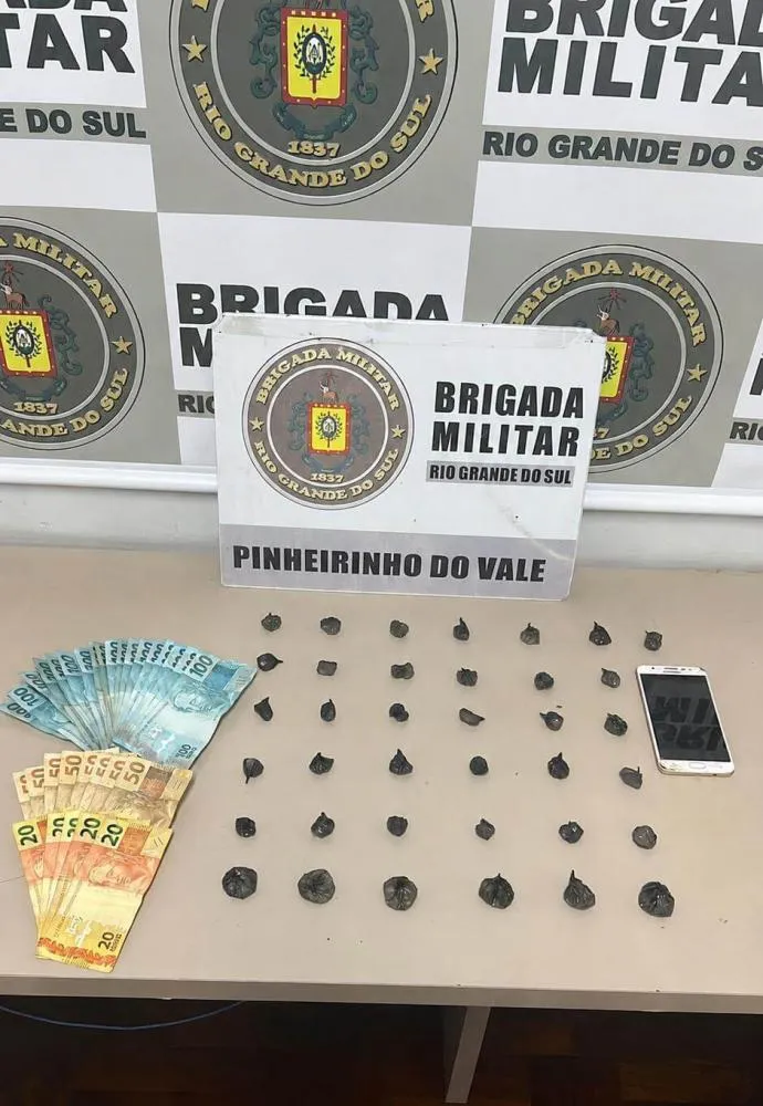 Brigada Militar apreende adolescente por tráfico de drogas em Pinheirinho do Vale