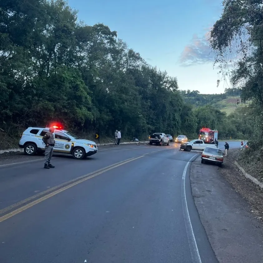 Colisão entre caminhonetes deixa ferido grave na BR-386 entre Iraí e Frederico Westphalen