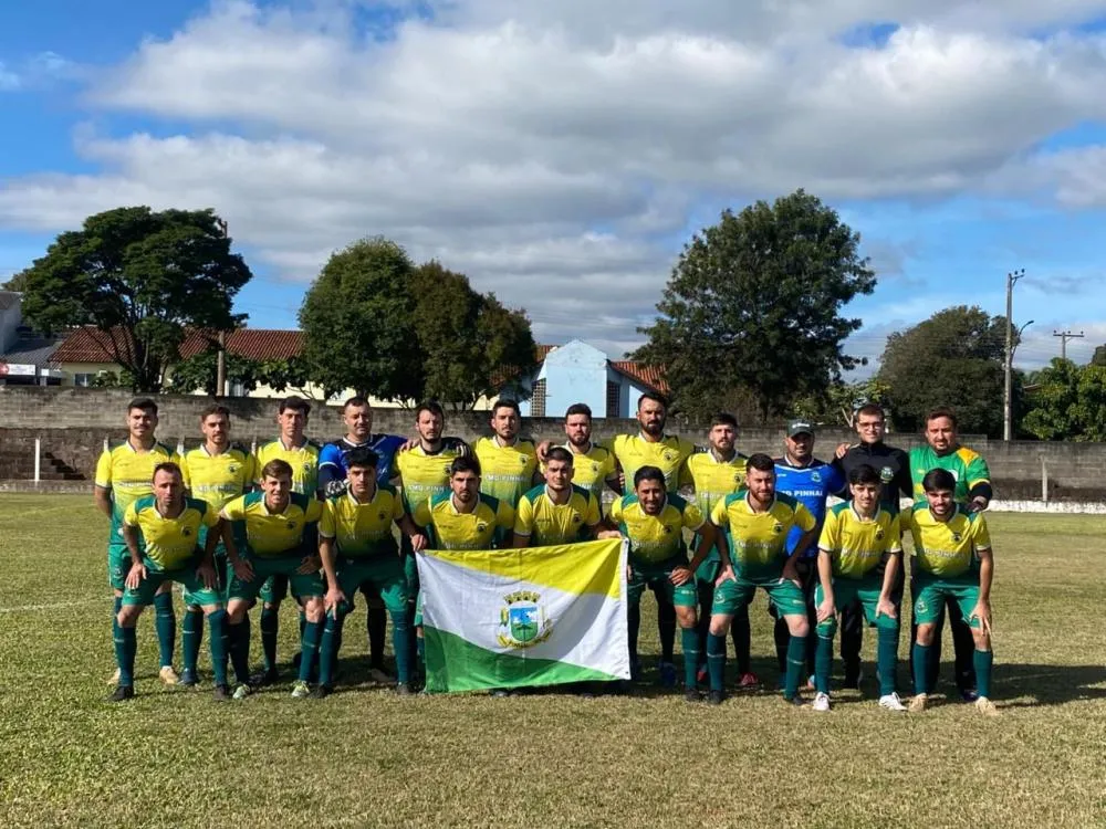 Pinhal vence atual campeã e avança às quartas de final da Copa Amzop