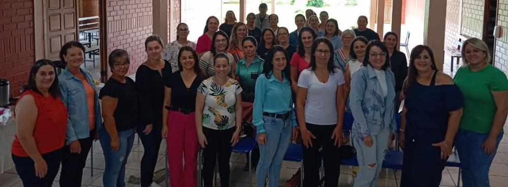 Profissionais da Educação na preparação para mais um ano letivo.