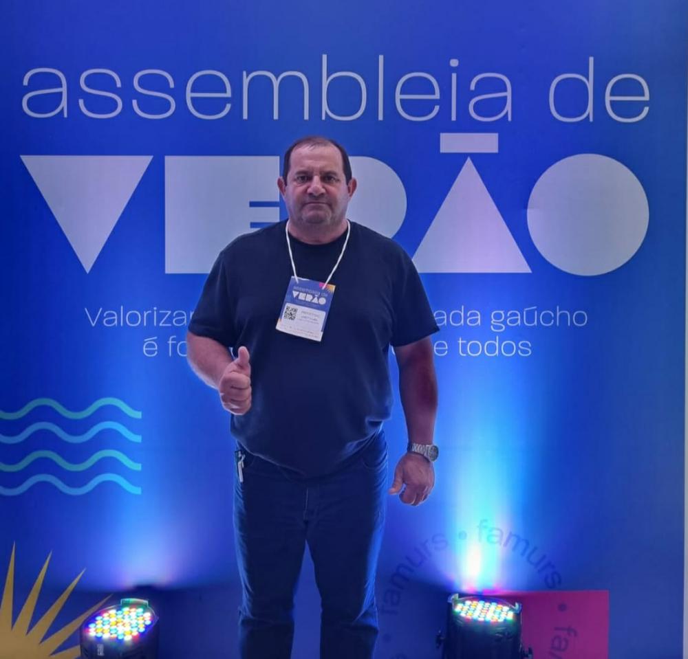 Prefeito Vico Molinari na Assembleia de Verão em Xangri-Lá.