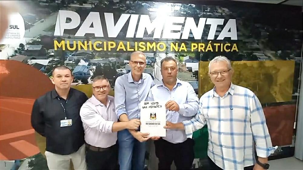 Momento da assinatura do convênio em Porto Alegre.